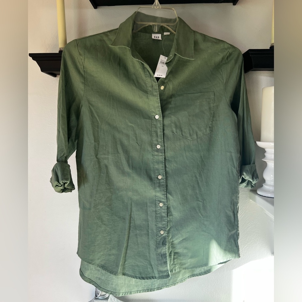 BNWT GAP blouse.  Green in color. Size: XS